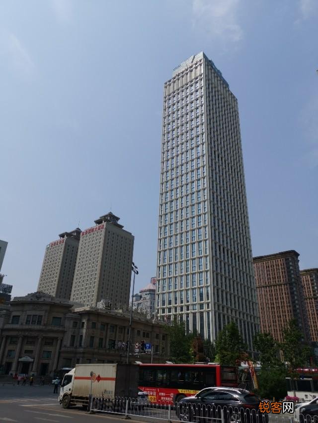 你认为沈阳是否是一座繁华的城市？为什么？