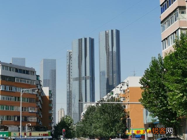 你认为沈阳是否是一座繁华的城市？为什么？