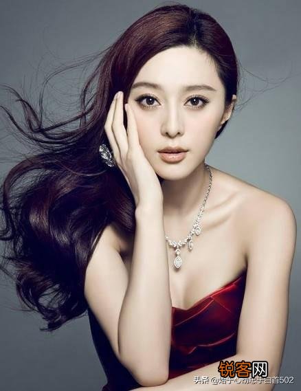 李晨现身张杰演唱会, 身体暴瘦眼窝凹陷尽显沧桑, 被指男版刘嘉玲？你的看法怎样？
