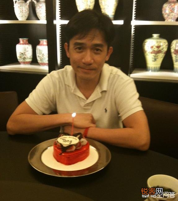 刘嘉玲为梁朝伟庆生,为啥33年可以不重样？