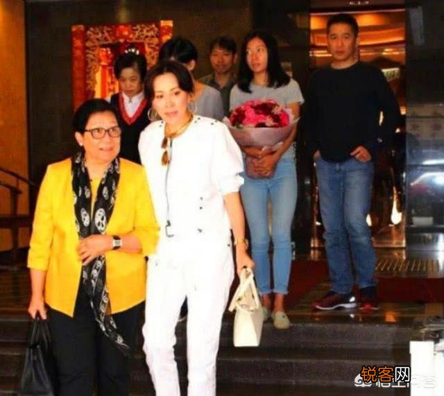 刘嘉玲为梁朝伟庆生,为啥33年可以不重样？