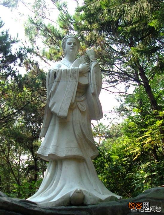 王昭君当初没有被皇上宠幸,真的是因为画师在她的画像上多画了一颗痣吗？