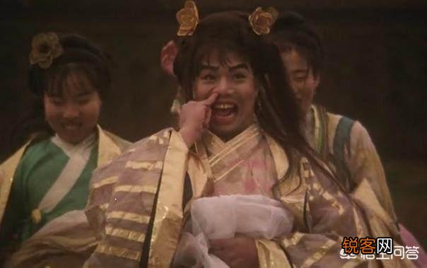 清朝嫔妃侍寝到底是要被太监抬进皇帝寝宫,还是皇帝去妃子宫里留宿？