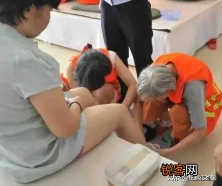 羁押看守所,是什么体验？需要24小时戴手铐吗？