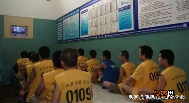 羁押看守所,是什么体验？需要24小时戴手铐吗？