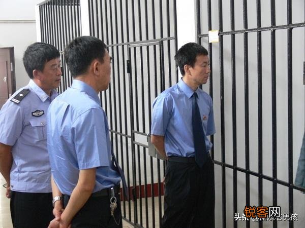 犯人在监狱违规被送往严管队关禁闭是一种怎样的体验？