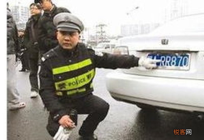 车牌被喷上漆怎么处理 车牌被喷漆了怎么去除