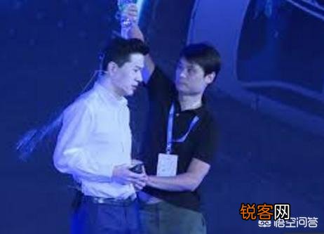 百度集团李彦宏演讲时被泼水事件,泼水者是什么心态？为了出名还是表达对百度的愤怒？