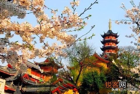 《念奴娇·赤壁怀古》、《桂枝香·金陵怀古》和《永遇乐·京口北固亭怀古》三篇宋词怀古之作如何赏析？