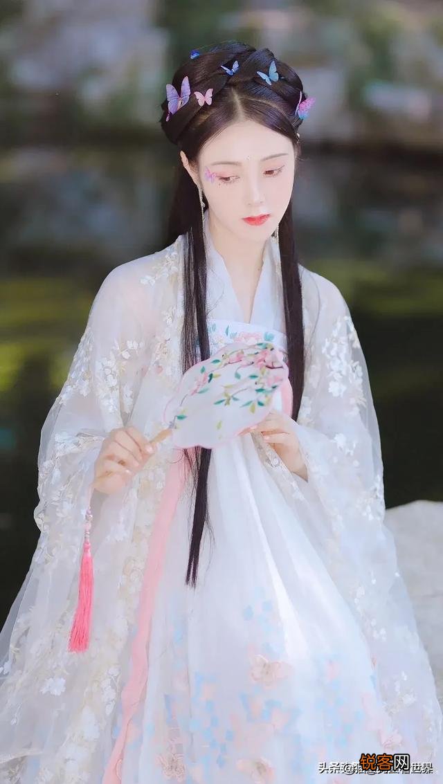 女屌丝的气质一般是怎么样的？