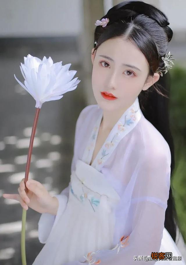 女屌丝的气质一般是怎么样的？