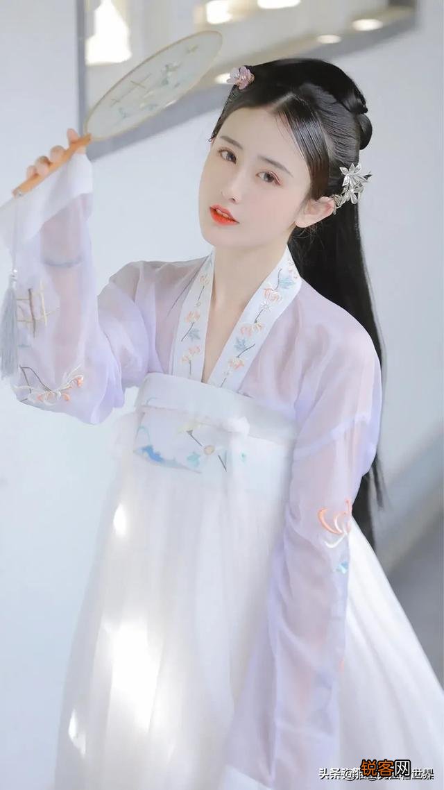 女屌丝的气质一般是怎么样的？