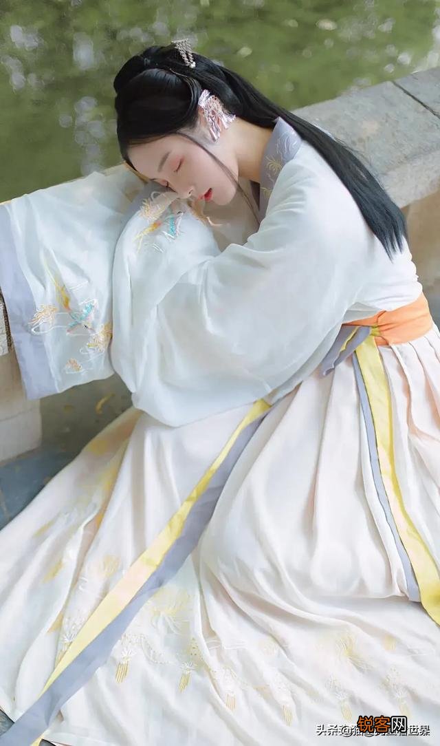 女屌丝的气质一般是怎么样的？