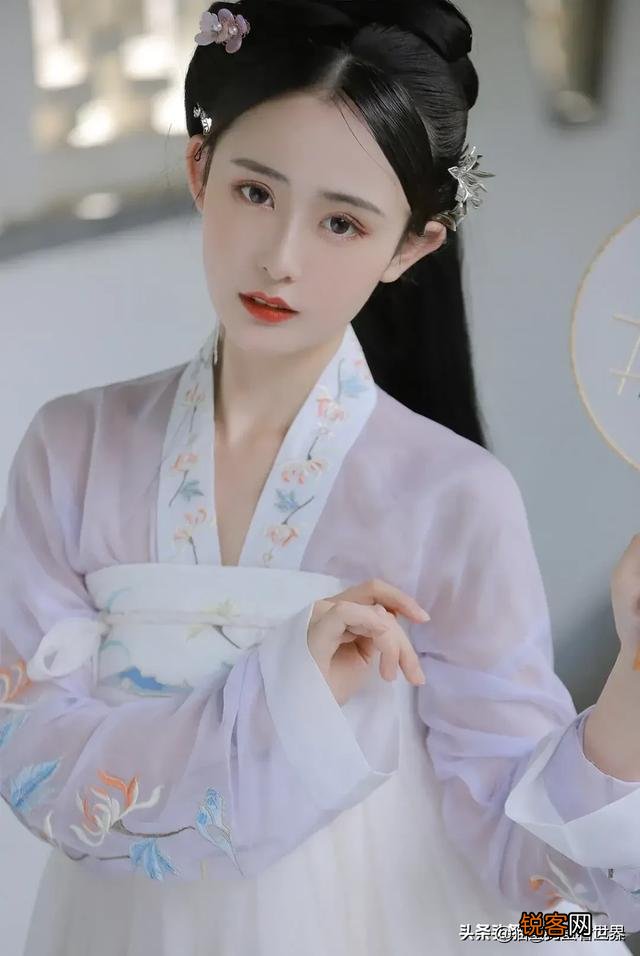 女屌丝的气质一般是怎么样的？