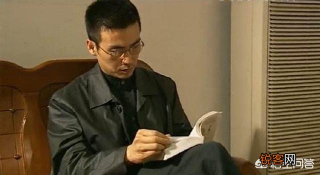 黑帮电影里谁扮演的黑老大角色最让你折服？