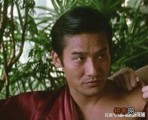黑帮电影里谁扮演的黑老大角色最让你折服？