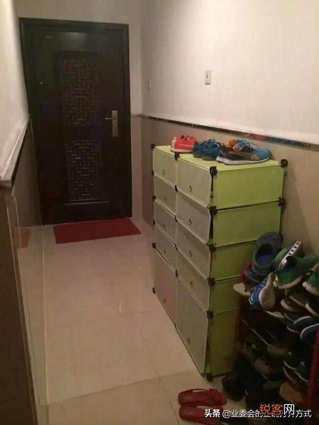 邻居楼道里放鞋柜,鞋,物业管不了,怎么办？