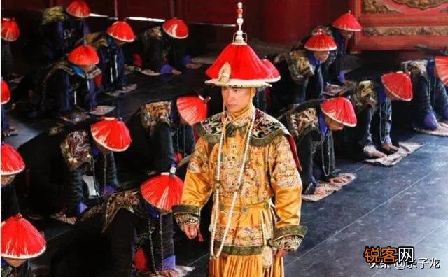 清朝皇帝每天上朝是在乾清宫还是在太和殿？