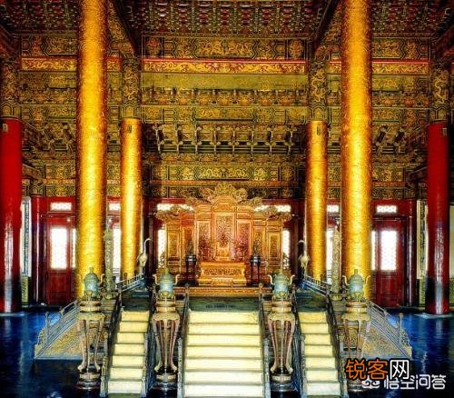 清朝皇帝每天上朝是在乾清宫还是在太和殿？