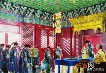 清朝皇帝每天上朝是在乾清宫还是在太和殿？