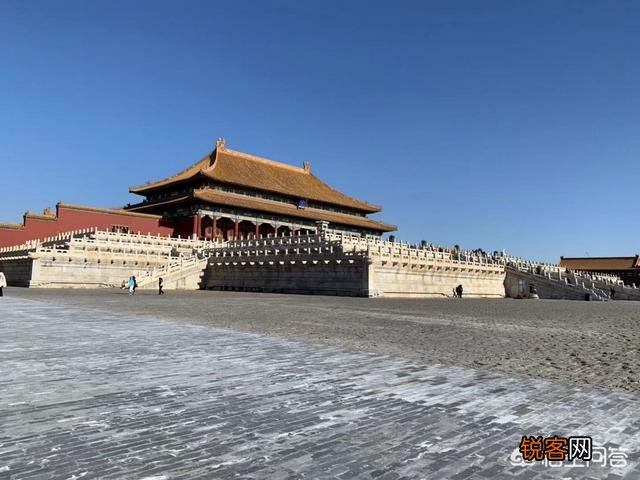 清朝皇帝每天上朝是在乾清宫还是在太和殿？