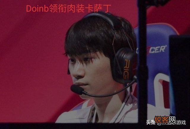 Doinb卡萨丁“复古瑞兹出装”,至尊坦装3000血4000蓝,一R一个ADC,如何操作？