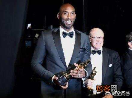 凌晨4点起来写小说？科比连出三部小说,他的小说销售量如何？