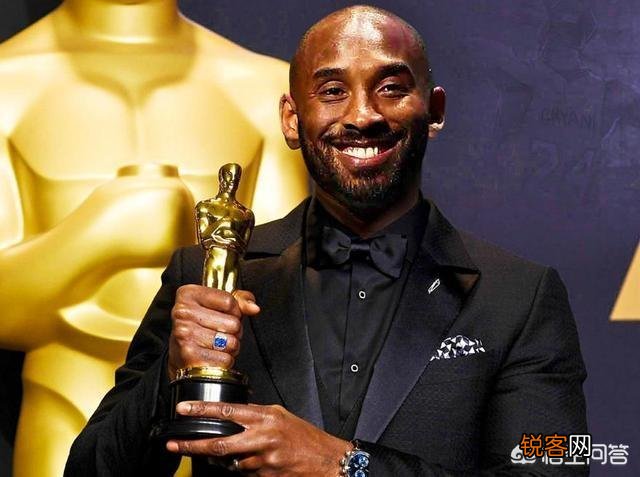 凌晨4点起来写小说？科比连出三部小说,他的小说销售量如何？