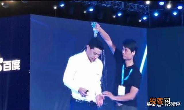 宏颜获水,从复旦女生尬舞到演讲砸场,为啥受伤的总是李彦宏？