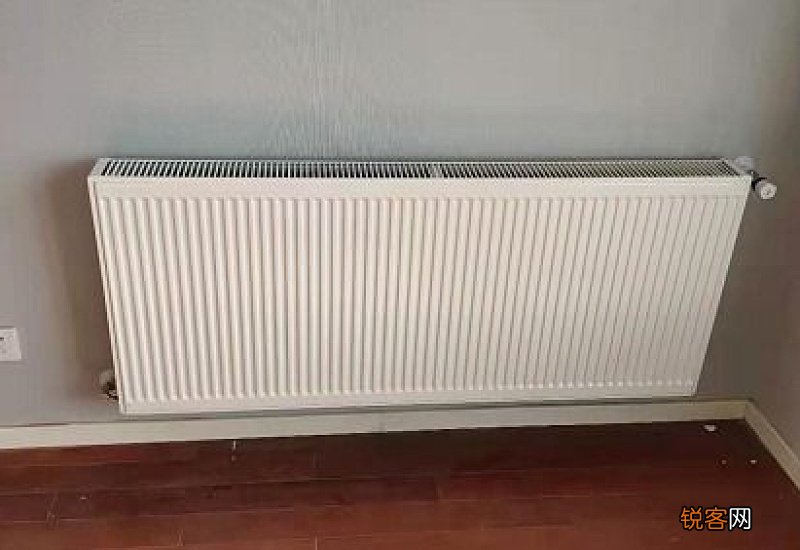 暖气不热放哪个管的水
