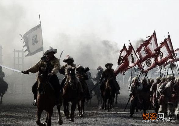 李自成九宫山被杀后,数十万大顺军去了哪？为何李自成被草草安葬？