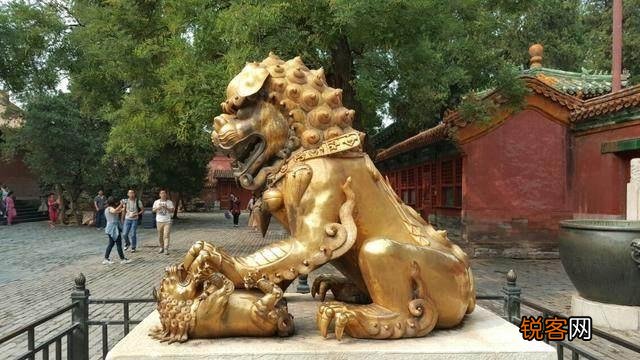 故宫铜狮子为什么不能摸？