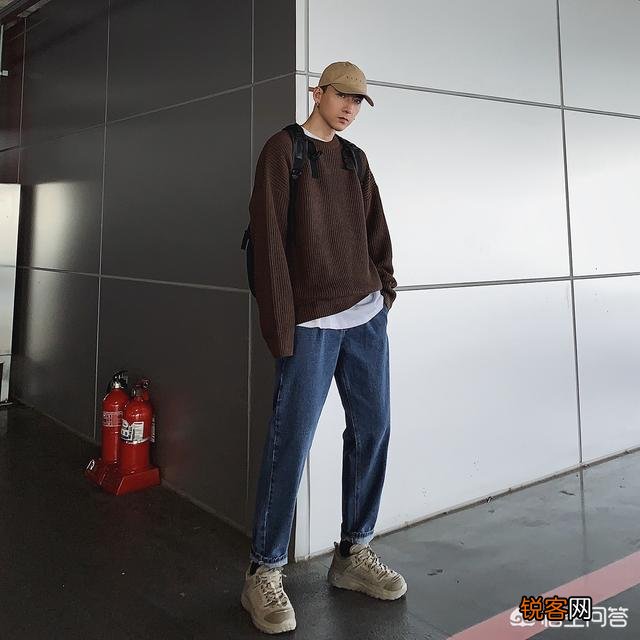 咖啡色衣服搭配什么衣服才好看？为什么？