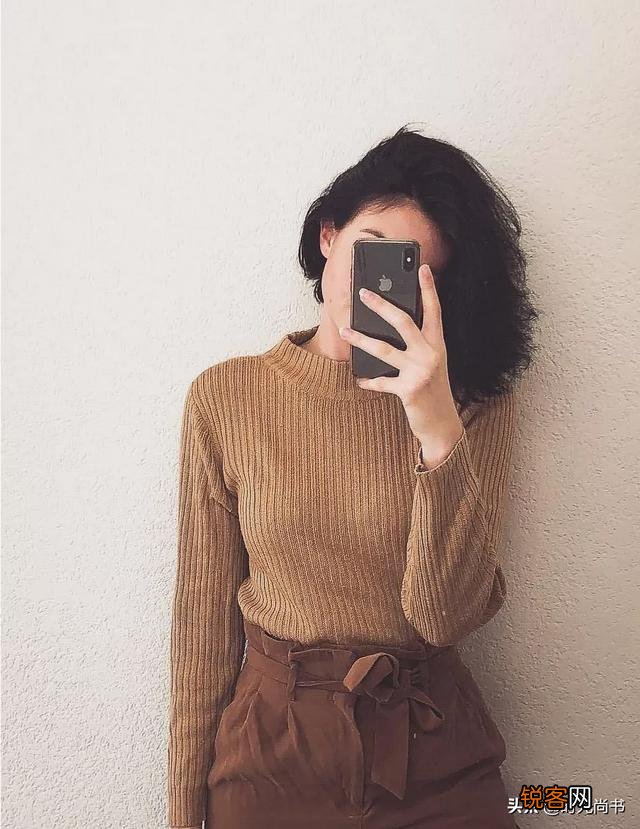 咖啡色衣服搭配什么衣服才好看？为什么？