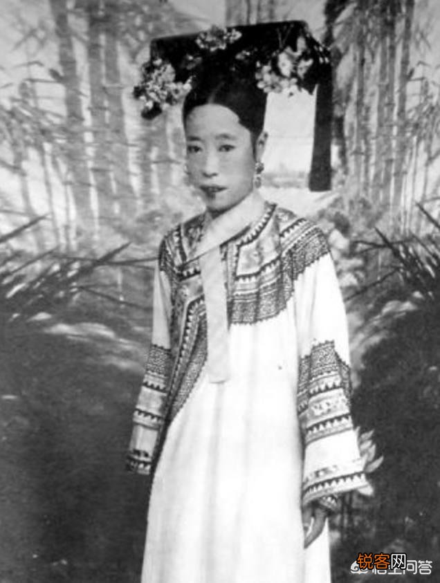 故宫的珍妃井,头都塞不下去,慈禧是如何将珍妃推下去的？