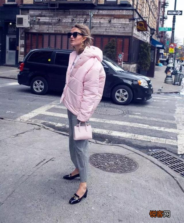 2017年流行什么颜色的羽绒服？