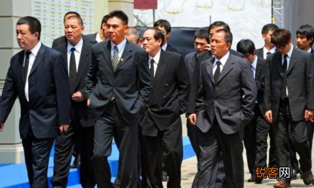 现在的社会真是安全啊！以前那些满嘴喊着我是黑社会的人都去哪了？