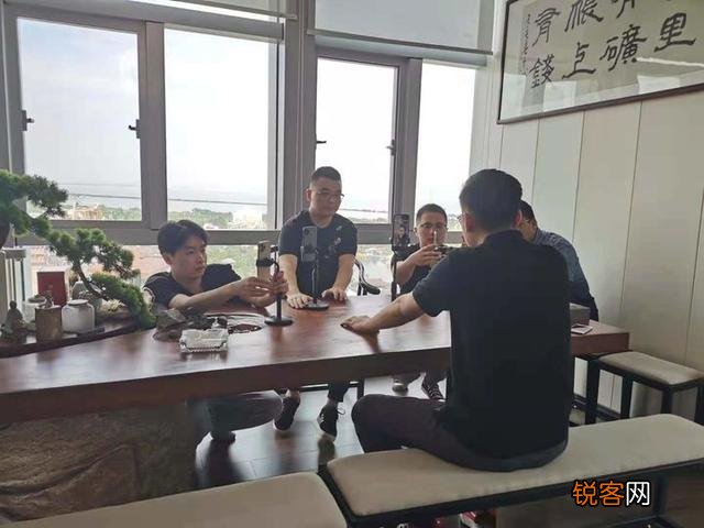 网红直播带货一夜成交两百亿,高收入背后靠的是什么？
