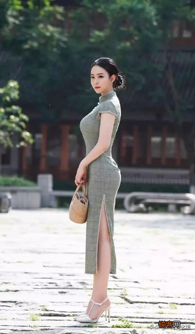 身材微胖的女生上班该怎么穿？
