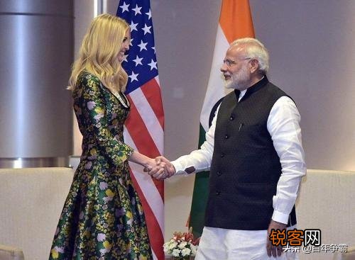 如何评价美国第一千金伊万卡的政治着装？
