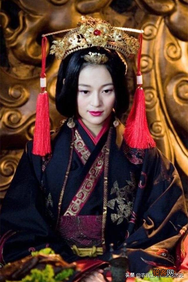 郭圣通于建武十七年被废去后位,封为中山王太后,刘秀还活着,为什么是太后？