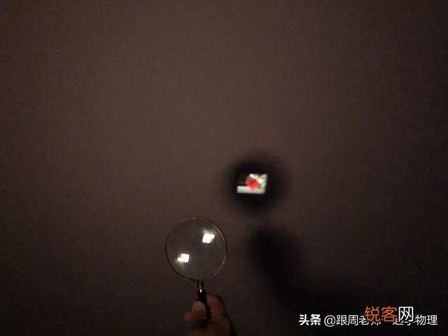 手机怎样投影到墙上？