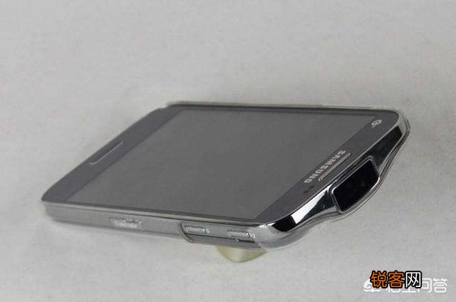 现在有什么手机可以投屏到墙上看电影？