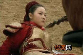 为什么宋江杀了扈三娘一家,扈三娘还要做宋江的干妹妹？