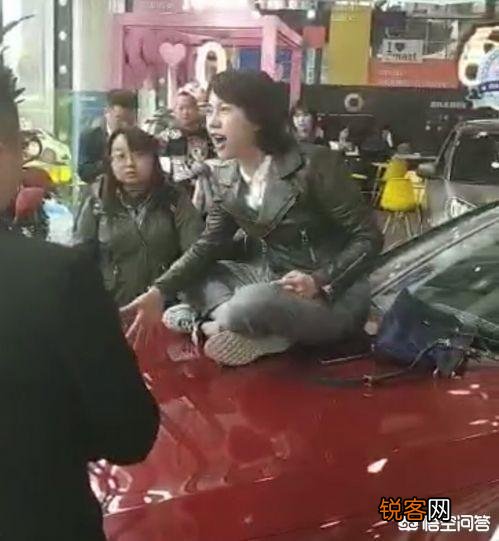 60万奔驰车事件沸沸扬扬,我对车不关心,但女研究生有素质,有内涵,好喜欢怎么办？