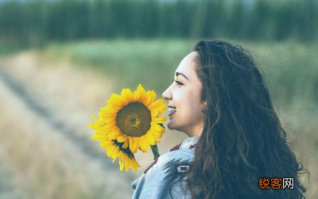 如果让一个人荣华富贵活六十岁和贫穷一生九十岁,选哪个？