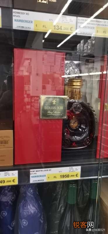 我很好奇那些代购疫情不能出国？哪里来的货源一直发朋友圈？