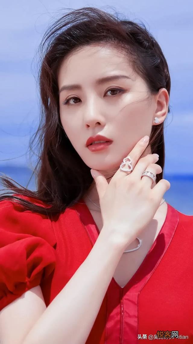 出上联：春夏秋冬花开艳,下联应该怎么对？