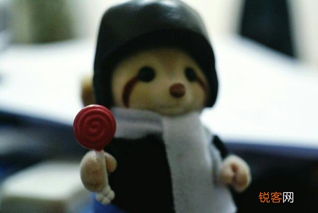 手机摄影中的大光圈特效和单反相机大光圈背景虚化一样吗？