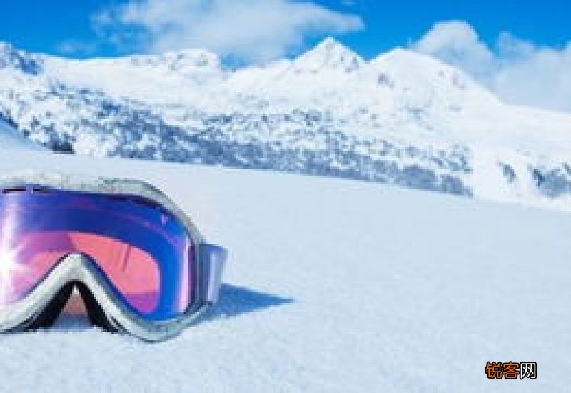 滑雪眼镜戴大的好还是小的好